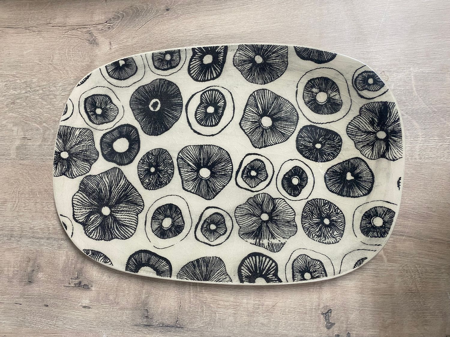 GINGHAM PLATTER BOARD OVAL MEDIUM