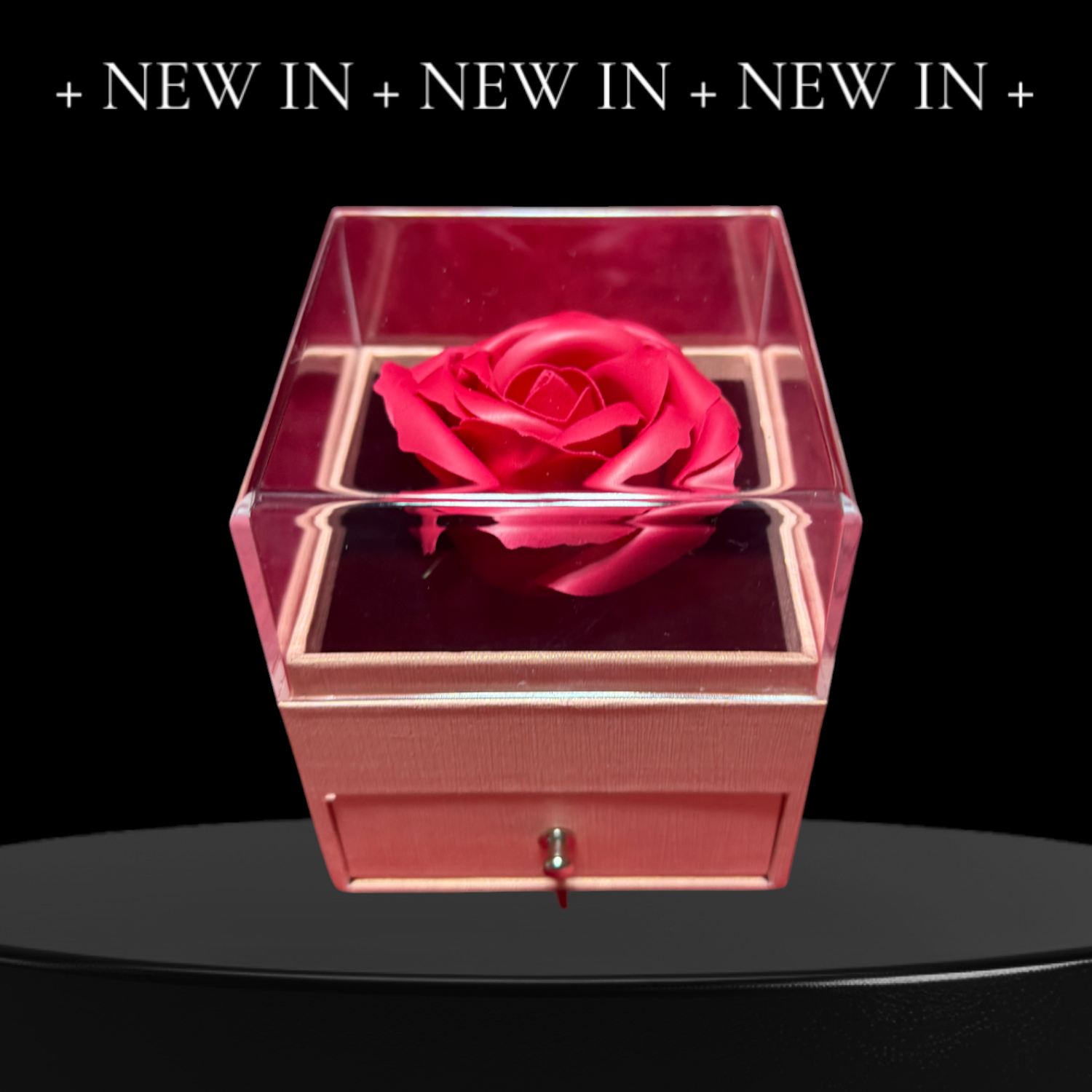 Box con Rosa rosa + collana con cuori