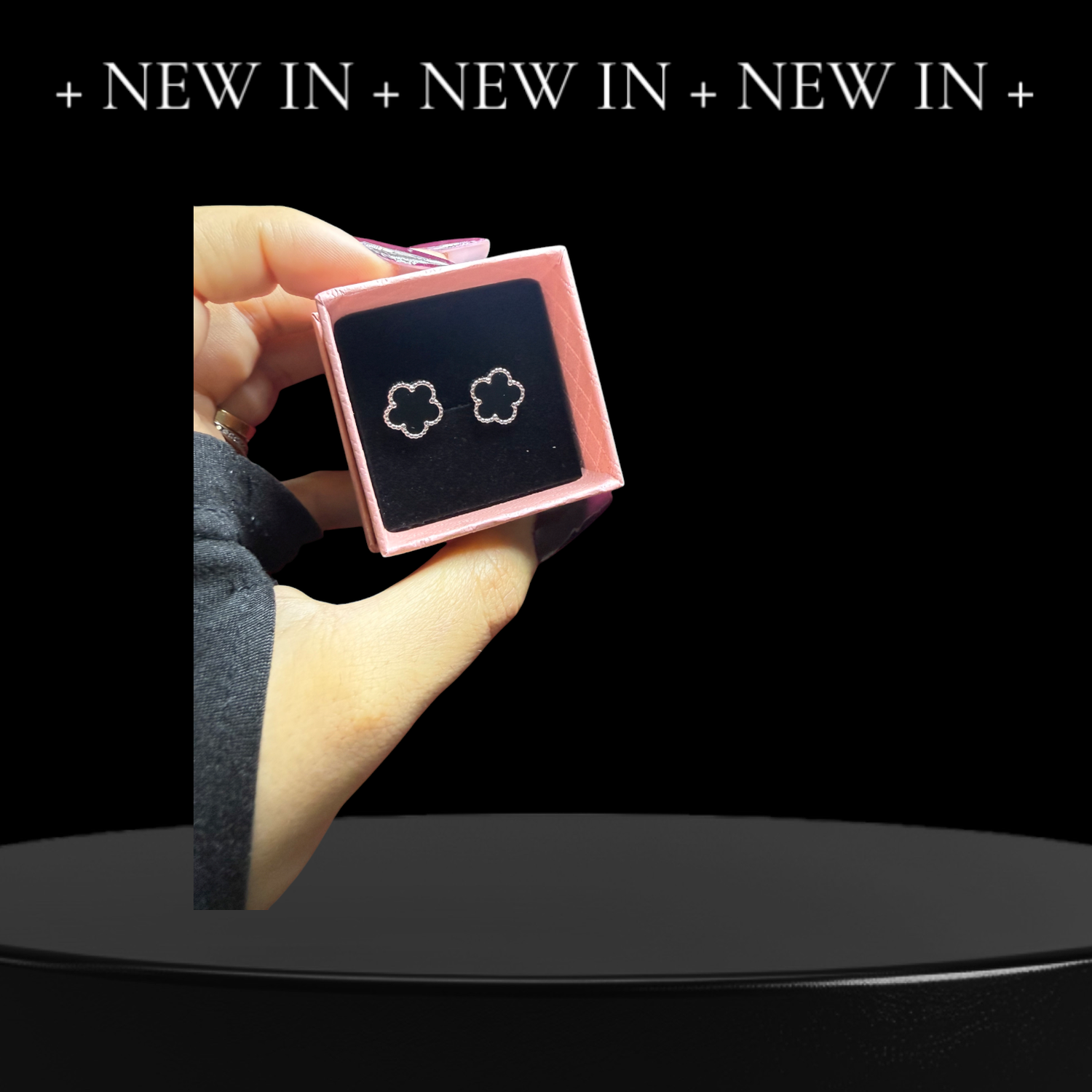Orecchini modello van cleef nero/rosa