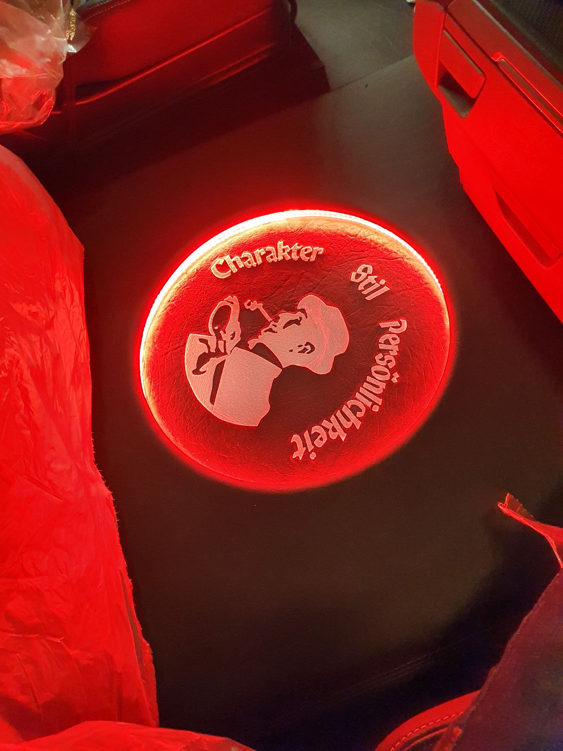 Beleuchtetes Logo für Motortunnelabdeckung und Fussbodenverkleidung