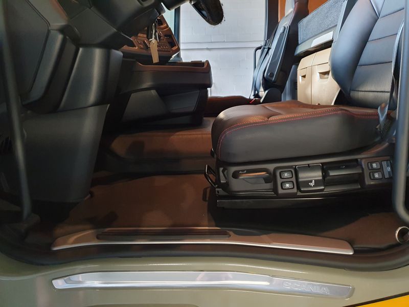 Tiefe Sitzkonsole mit oder ohne Zertifikat