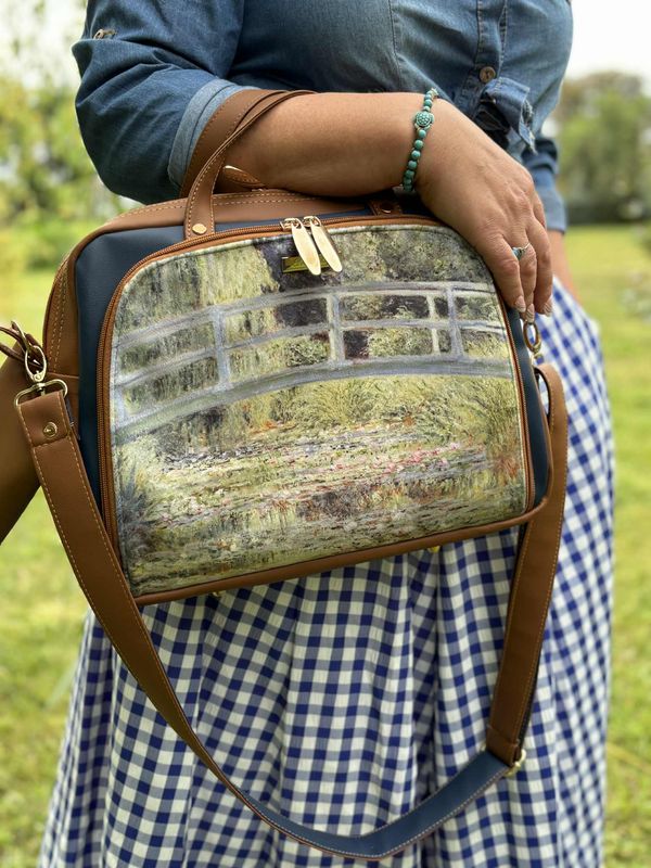 Kuferek torebka w Nenufary