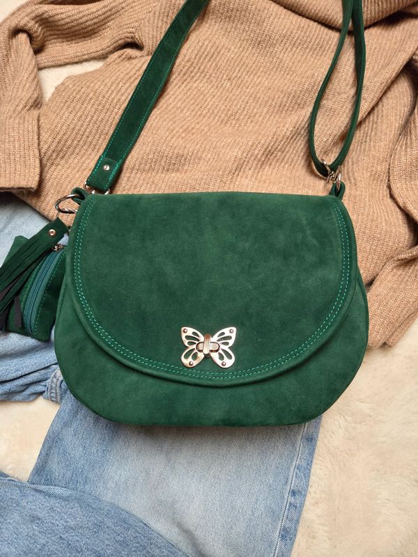 Półokrągła butelkowa listonoszka z klapką.