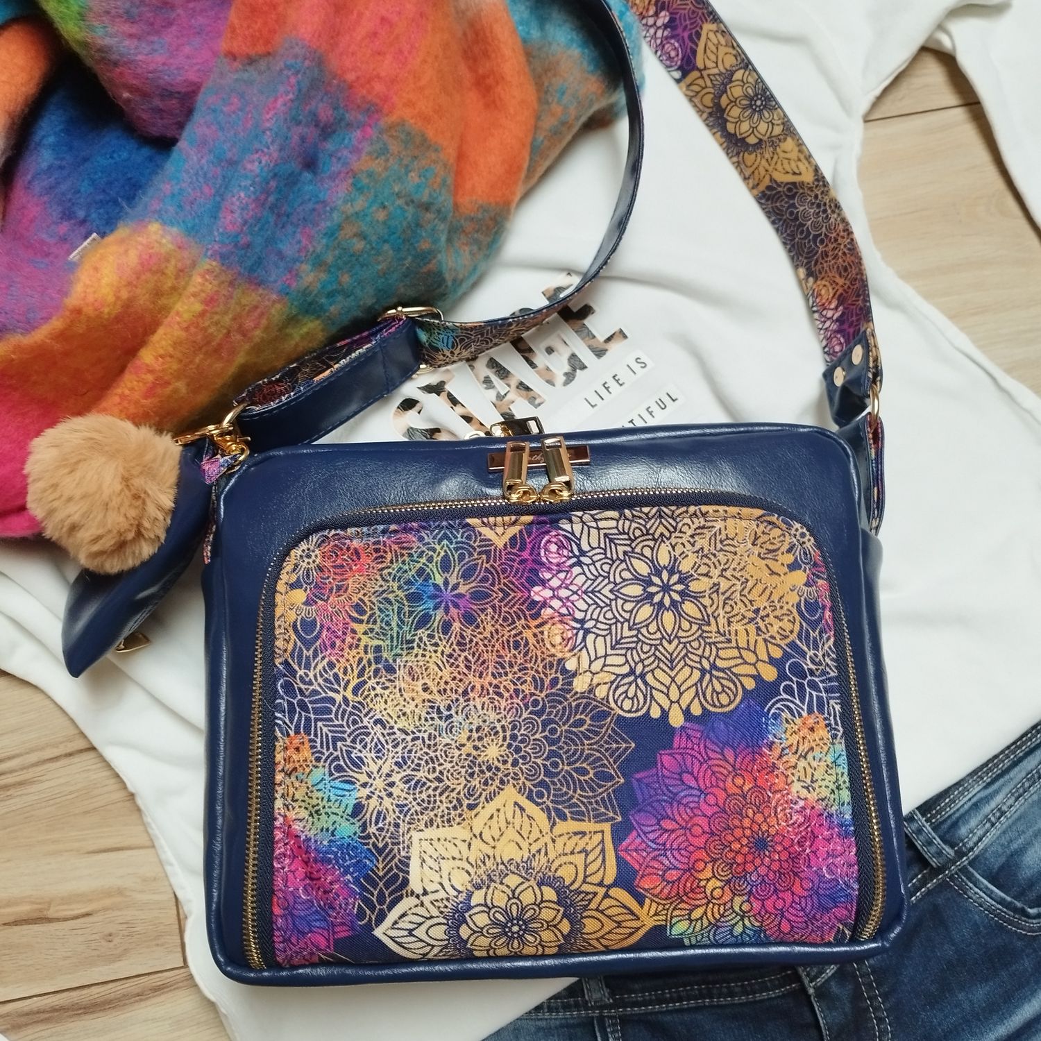 Granatowy box mandala