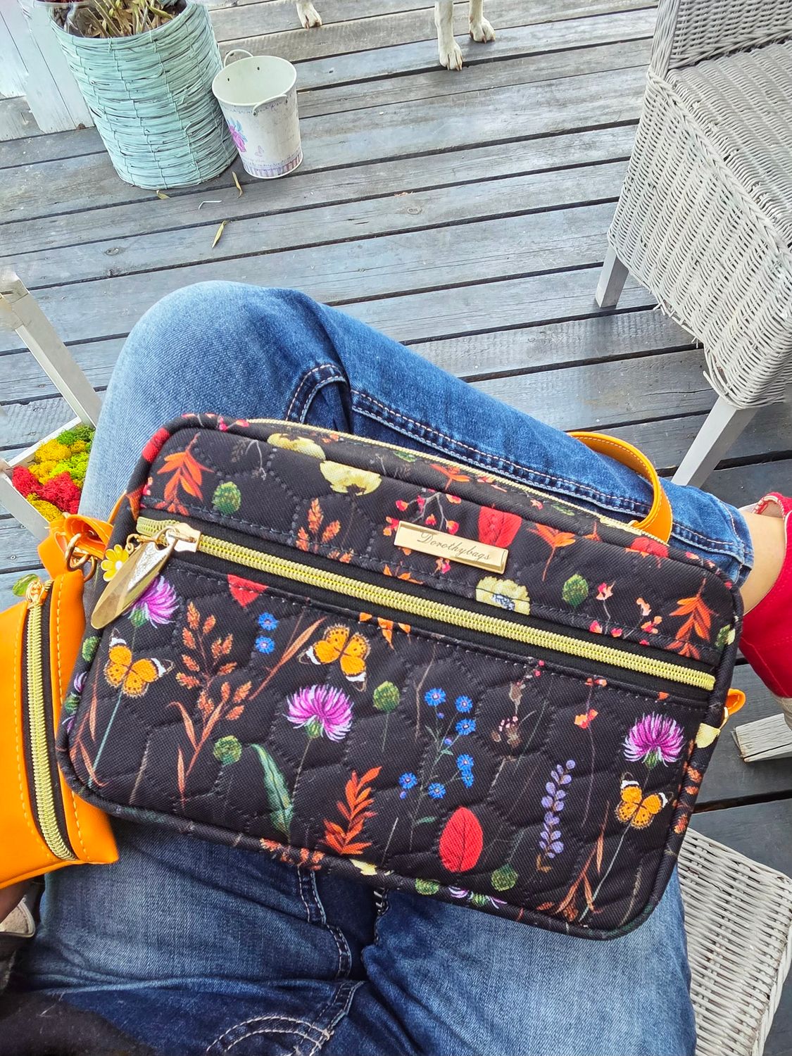 Torebka box łąka na czarnym tle