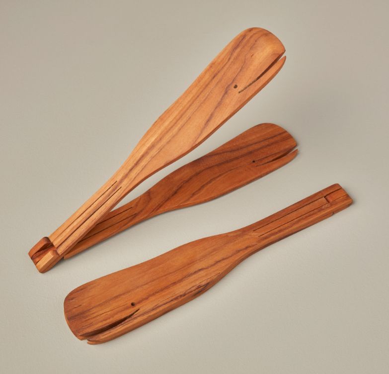 Pince en forme de baleine en teck