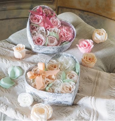 Boîte cœur bouquet parterre de fleurs de savon,  parfum rose