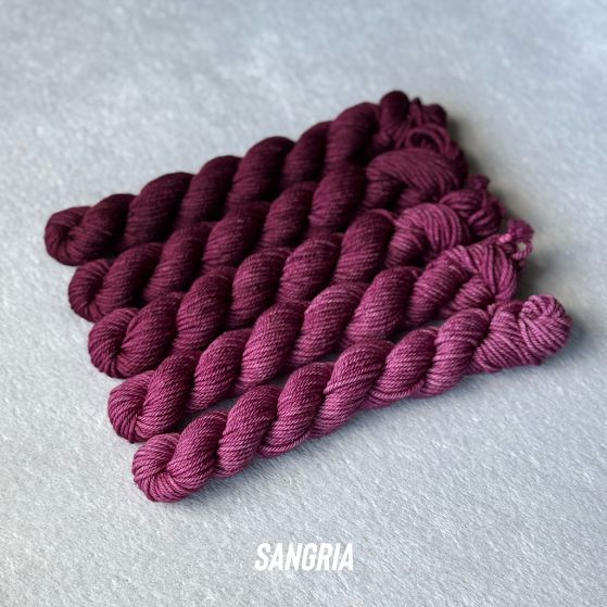 Fuzzy Fiberz - Mini Fade Set 5 skeins - Worsted, Color: Sangria, Size: Worsted
