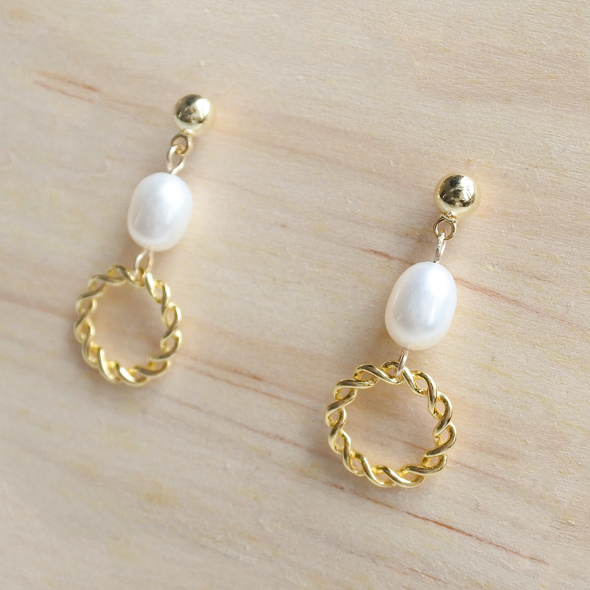 Elegant pearl earrings