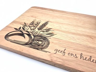 Borrelplank, het Christelijke relatiegeschenk bij uitstek met uw eigen bedrijfslogo, motto of bedrijfsnaam gegraveerd.