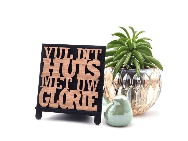 Tekstbord van hout met Bijbeltekst &quot;Vul dit huis met uw glorie&quot;. Neer te zetten als bemoediging voor jezelf of anderen.