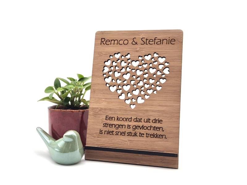 Houten brievenbus cadeau, te personaliseren met namen bruidspaar, trouwtekst, namen kinderen of persoonlijke tekst.