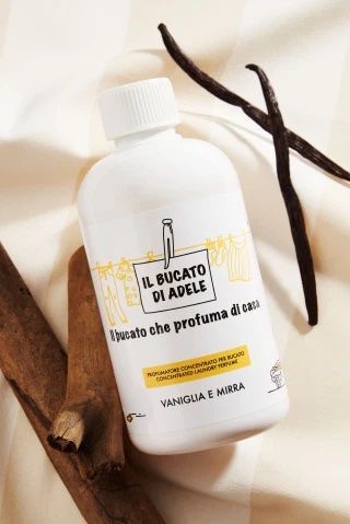 Il Bucato di Adele - Profumatore concentrato per bucato Il Bucato di Adele - Profumatore concentrato per bucato "vaniglia e mirra" (500 ml)