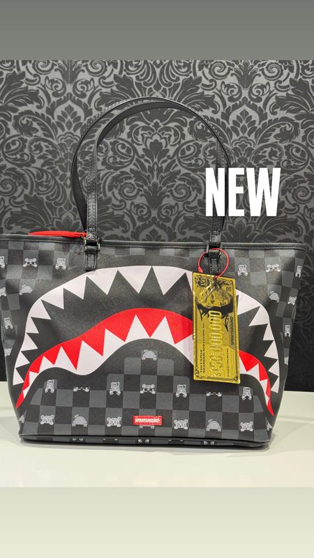 SHOPPER Gray Peeking Character Check Tote