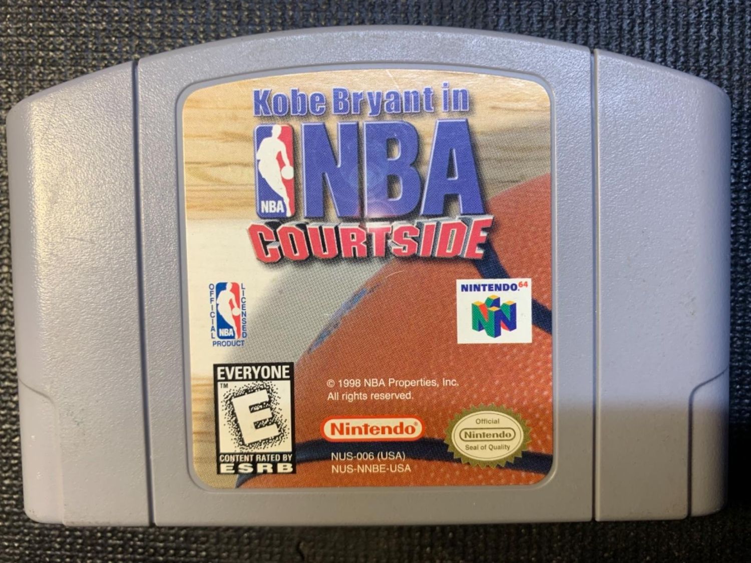 Kobe Bryant in NBA Courtside-N64