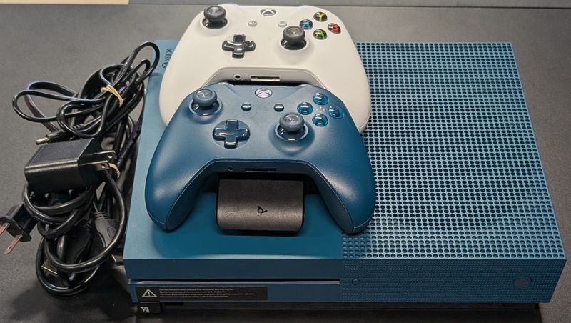 Xbox One S 500Gb Deep Blue Special Edition