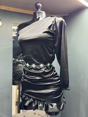 VESTIDO ASIMETRICO  CON VOLANTES