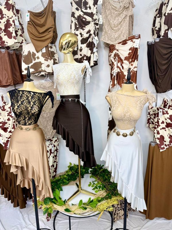 FALDA SATIN CON OLAN ESQUINADA