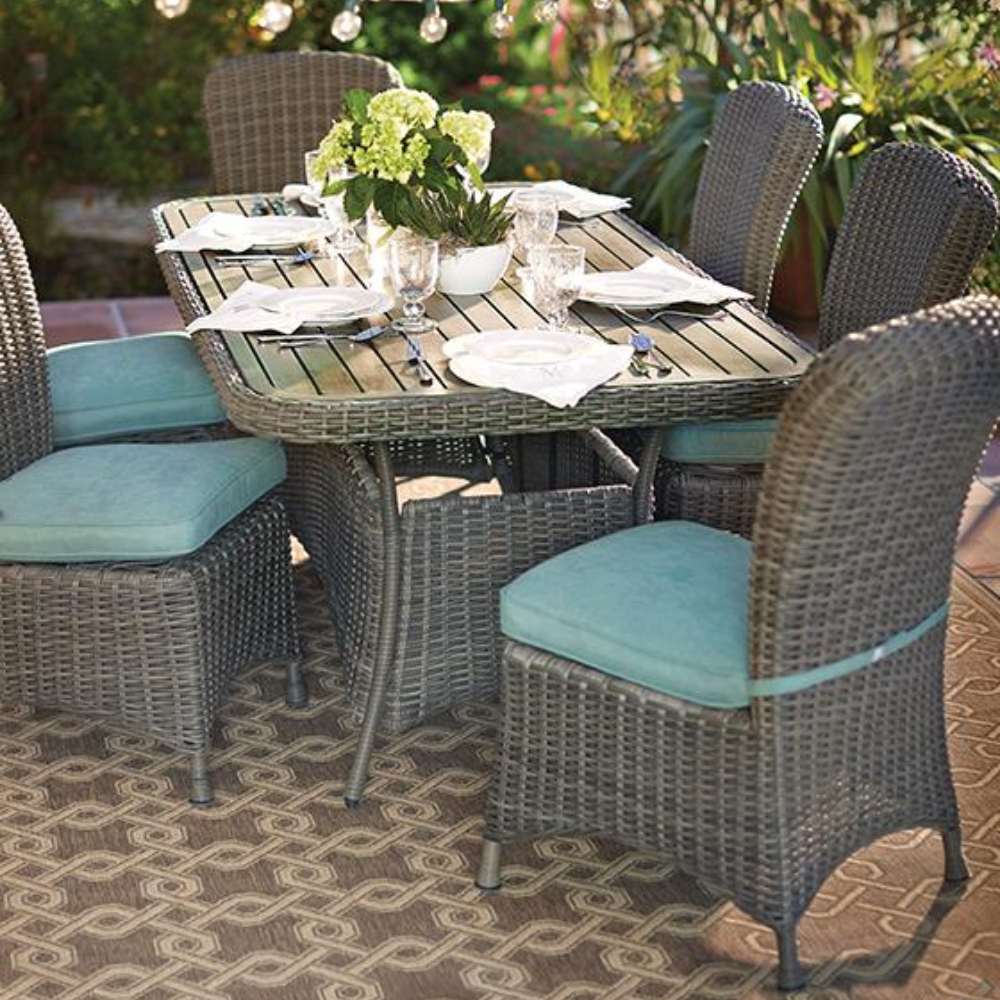Lake Adela Outdoor Patio Dining Chairs and Dining Table