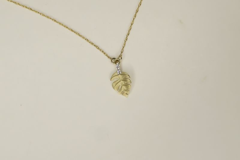 Monstera Necklace