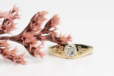 Cushion Ribbon Ring