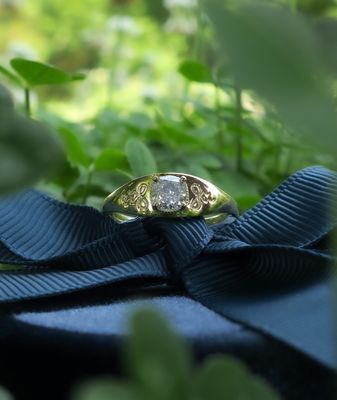 Cushion Ribbon Ring