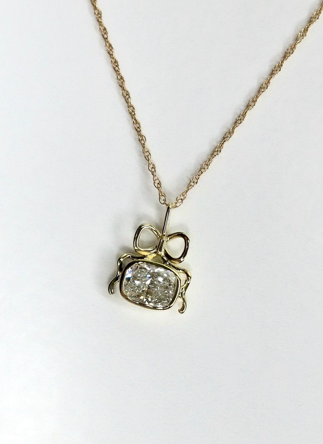 Cushion Ribbon Pendant
