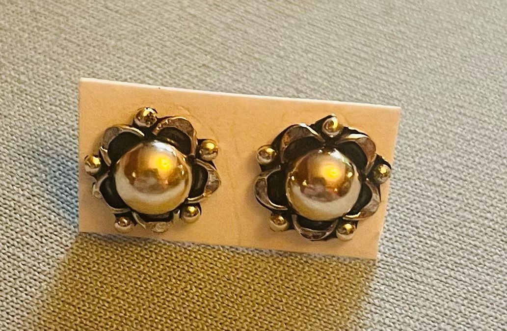 Tiny Sun Earrings