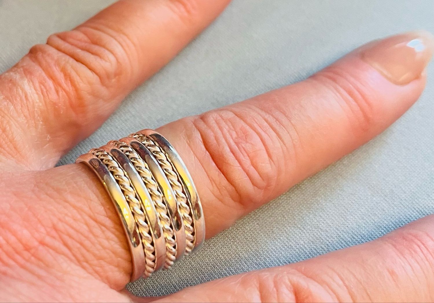 7 Bands Connected Some Braided