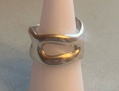 3 Uneven Holes Band Sizes 6 &amp; 7