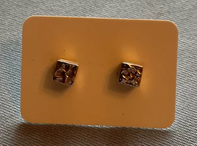 Tiny Post Hammered Squares