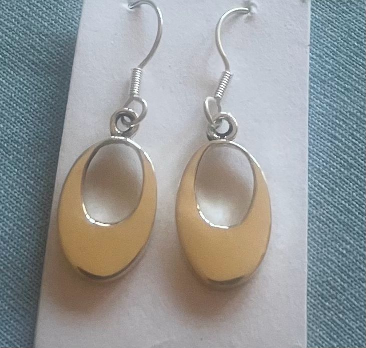 Small Oval O Earrings