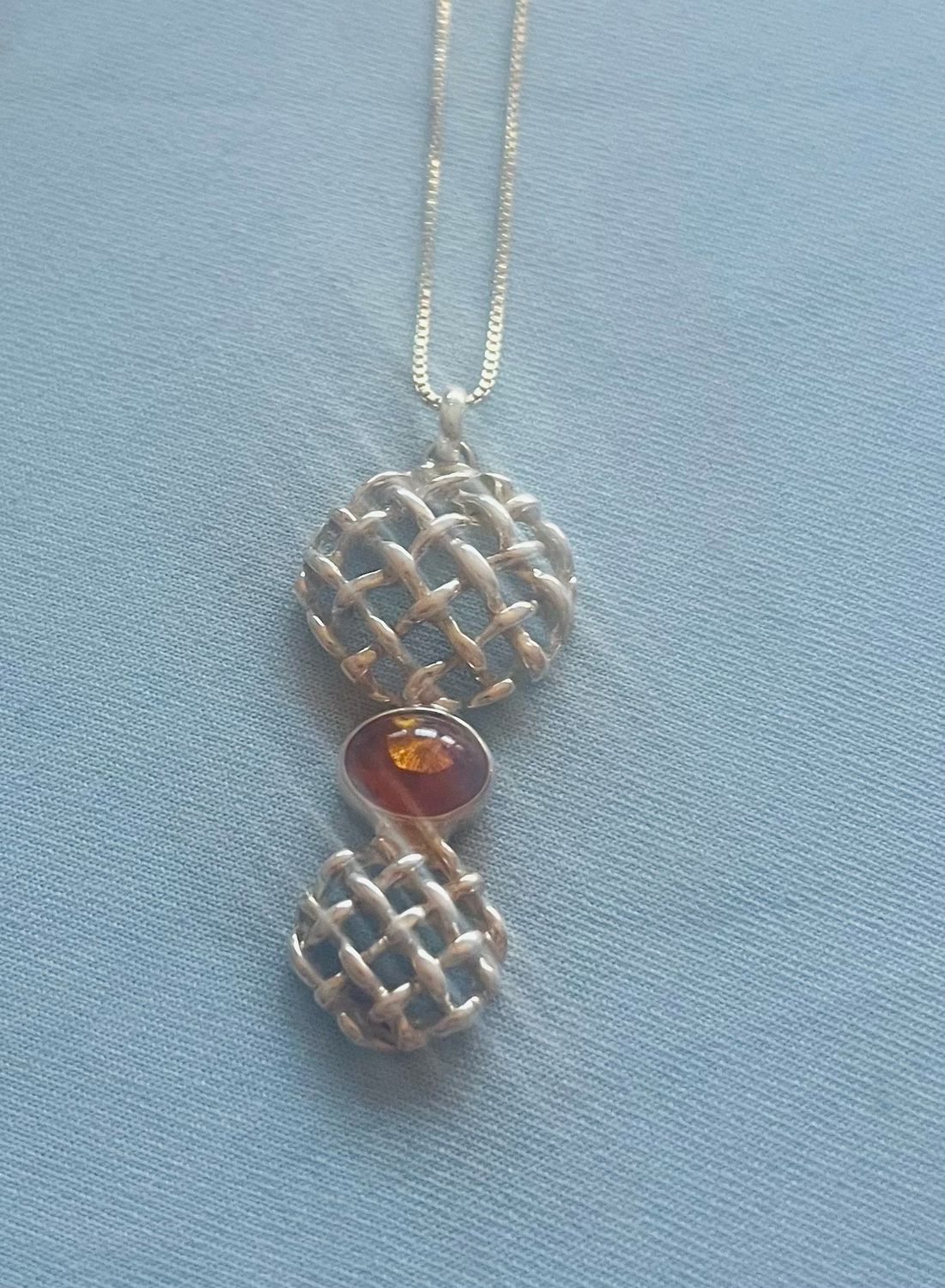 Mesh Circles Amber Necklace