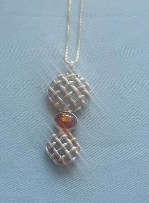 Mesh Circles Amber Necklace