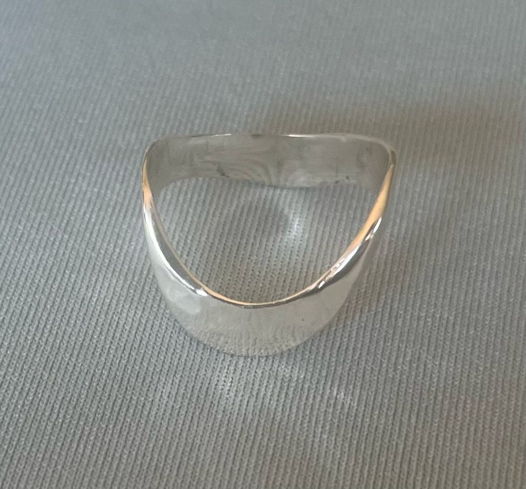 Hammered Curved Band