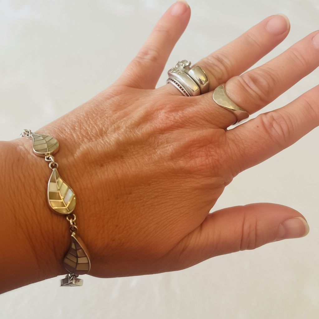 Mother of Pearl Leaves Bracelet