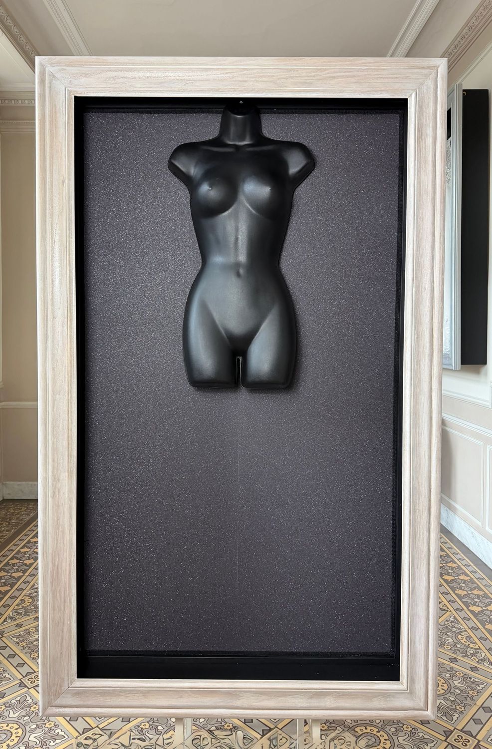 Écrin black/ moulure chêne patine blanche