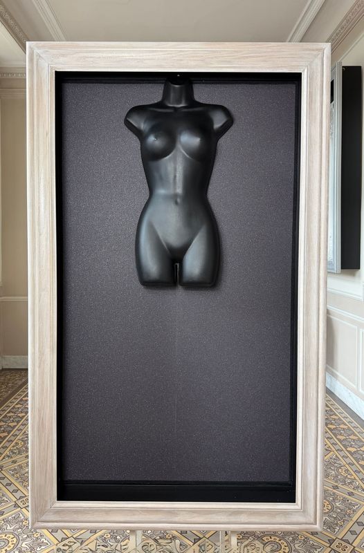 Écrin black/ moulure chêne patine blanche