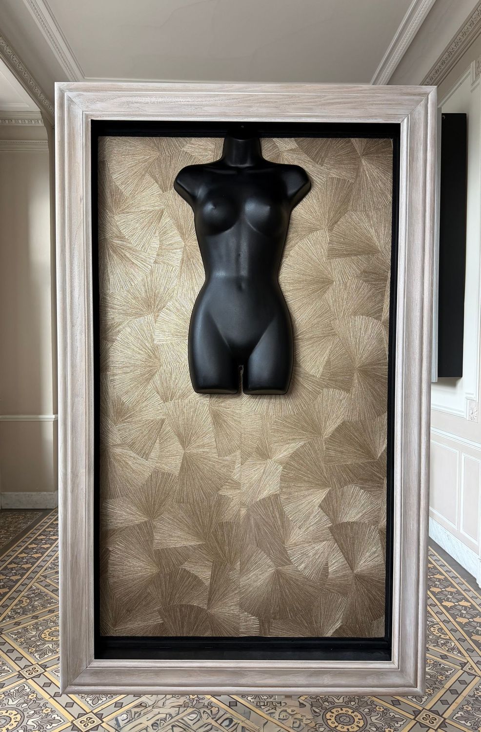 Écrin or/ moulure chêne patine blanche Écrin or/ moulure chêne patine blanche