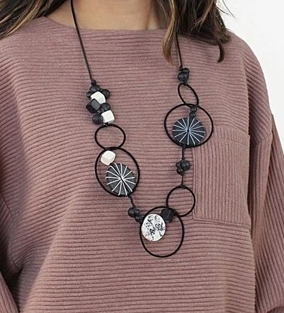 Monochromatic Hayden Disk Necklace