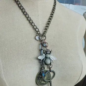 Regal Bee Neck