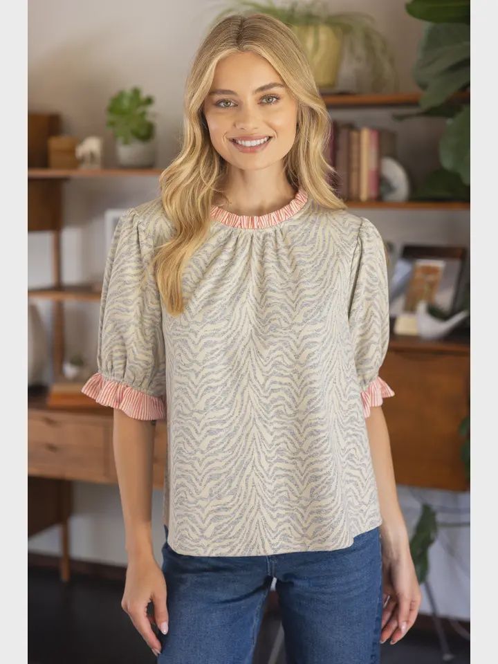 Voy-Stripe Ruffled Animal Top