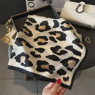 Acc-Leopard Scarf