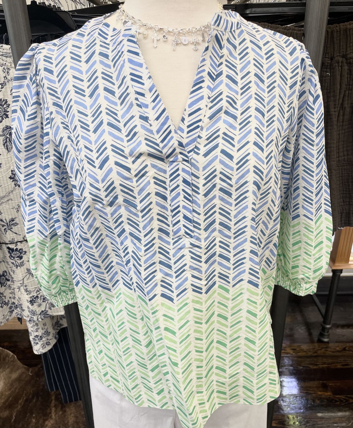 Split Neck Printed Top, Size: Small