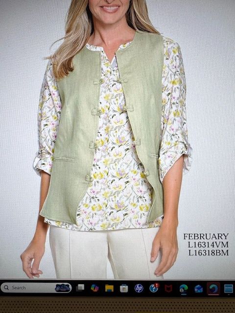 A la Carte-Floral Top