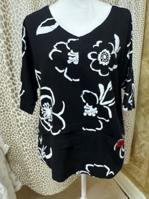 Ali Miles-Black/White Popover