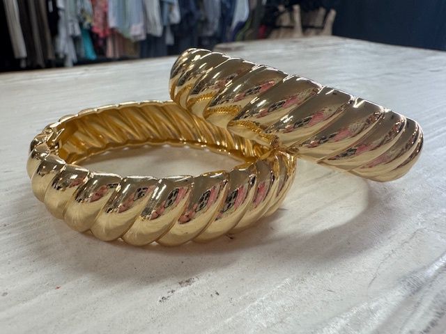 242 South-Swirl Cuff