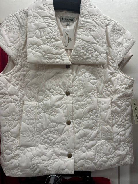 A la carte-Cream Puffy Vest