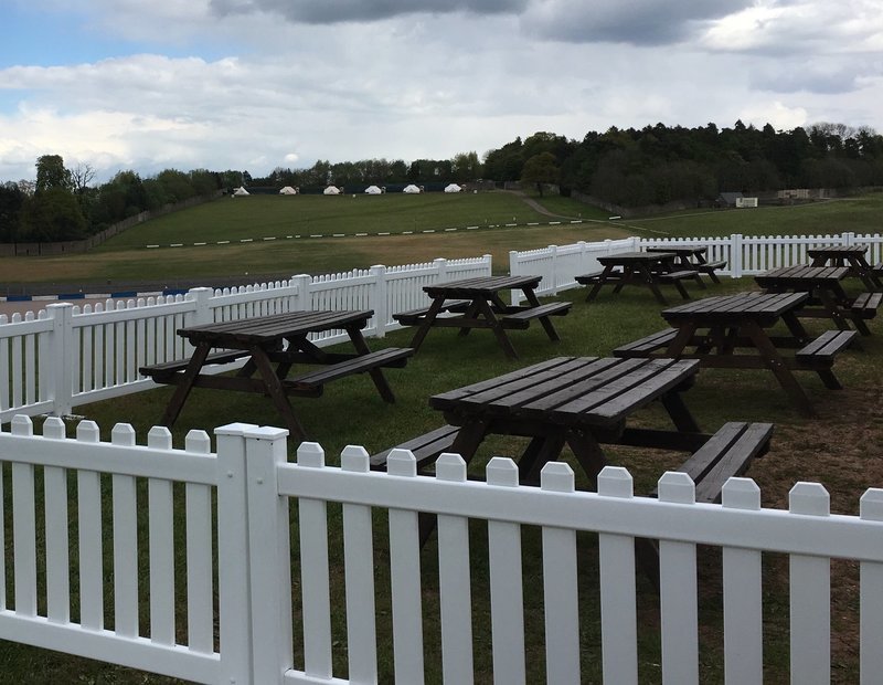 Picnic bench 1.75m (5&#39;9&quot;)