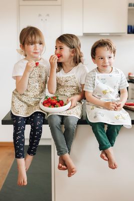 apron-kitchen-child-impermeable-montessor-boy-scooter-vespa-joli-samedi